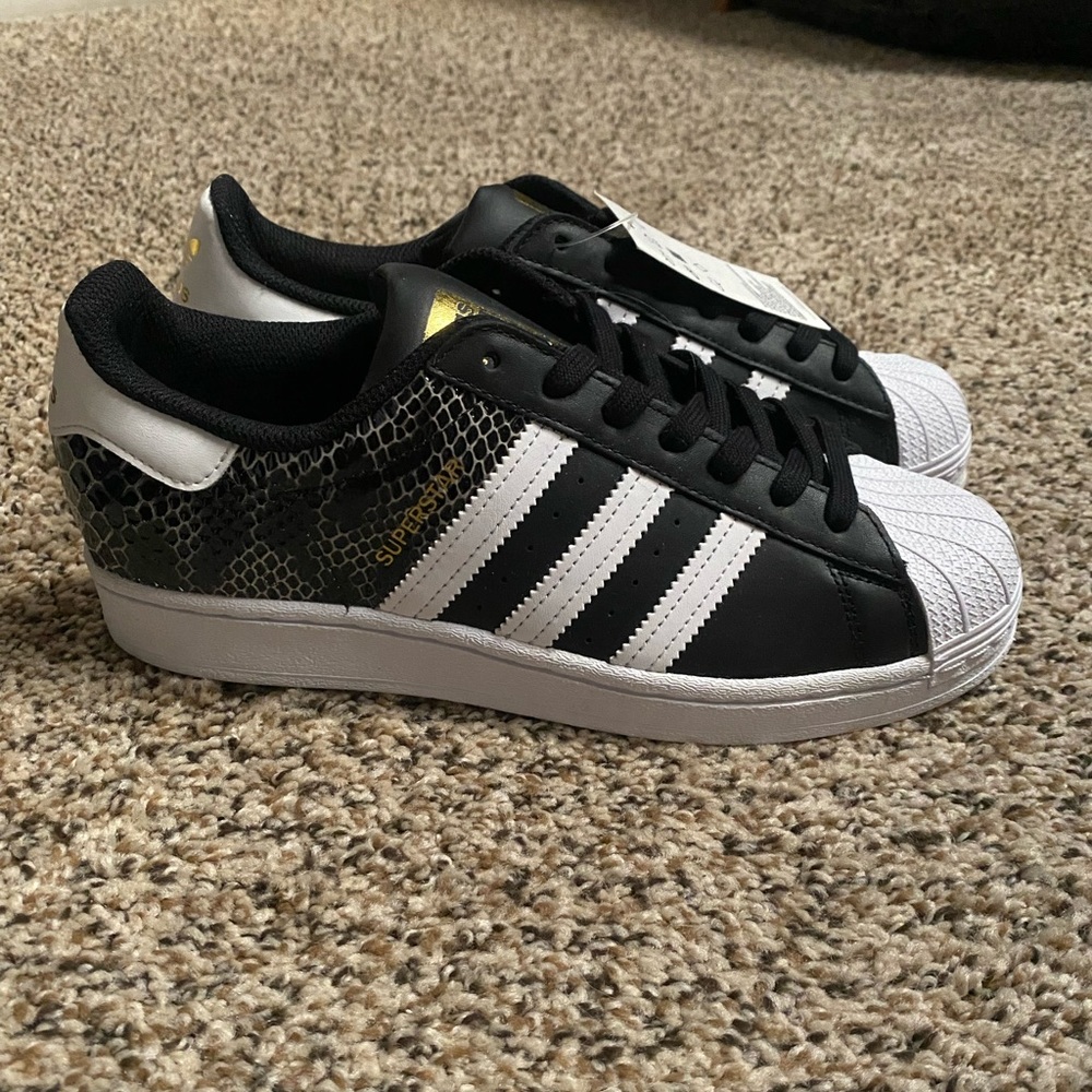 BRAND NEW Women’s Adidas Black Snakeskin Superstar Sneakers Size 8